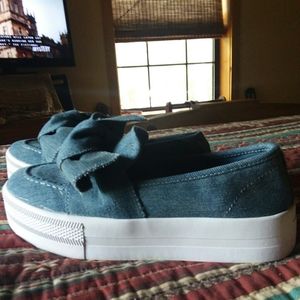 Go chippy denim bow shoe from Guess